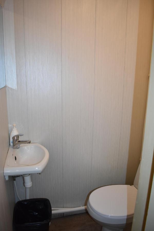 Budget Hostel ปาร์นู ภายนอก รูปภาพ
